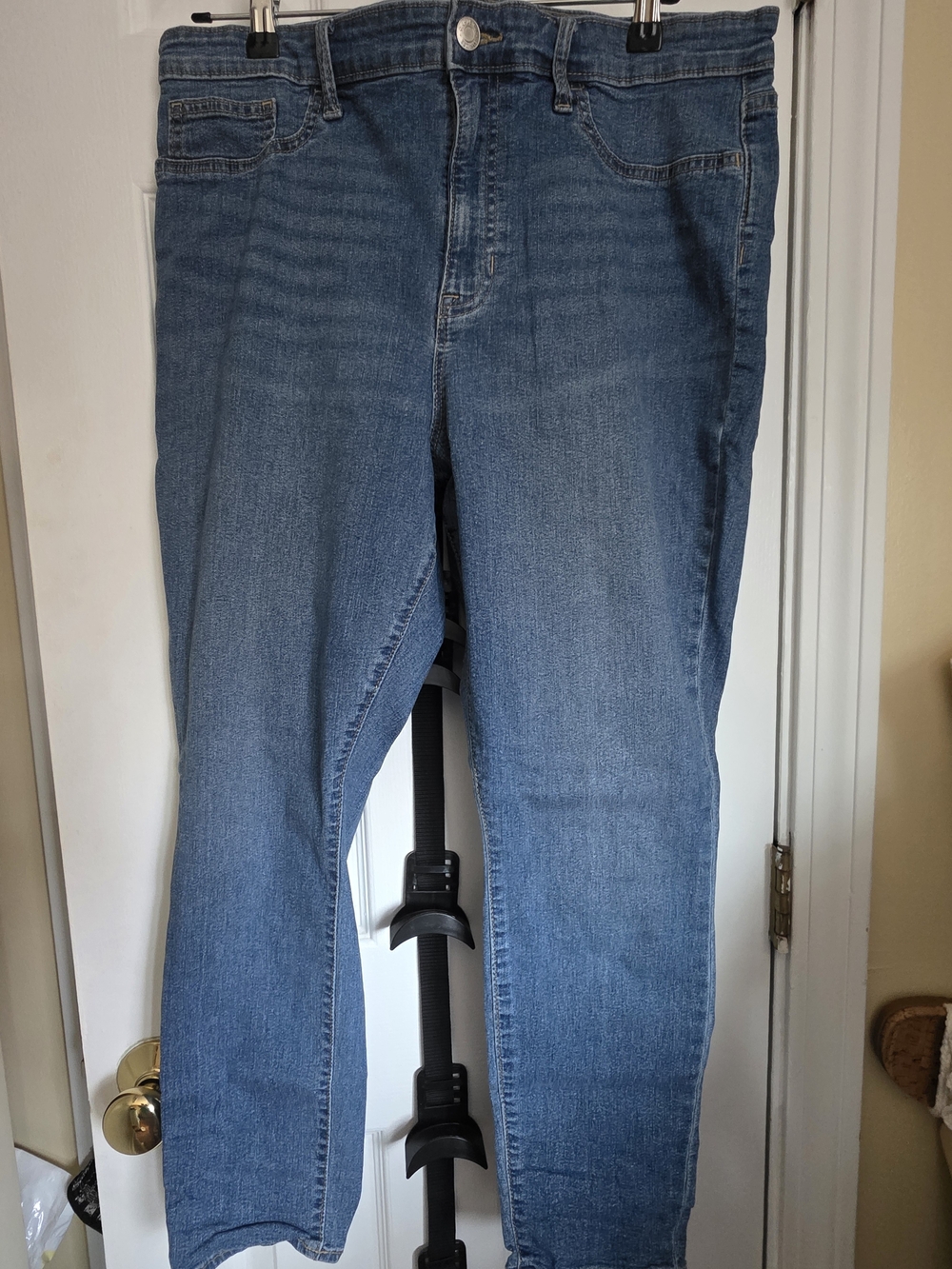 GAP Skinny Jeans in Medium Blue Denim
